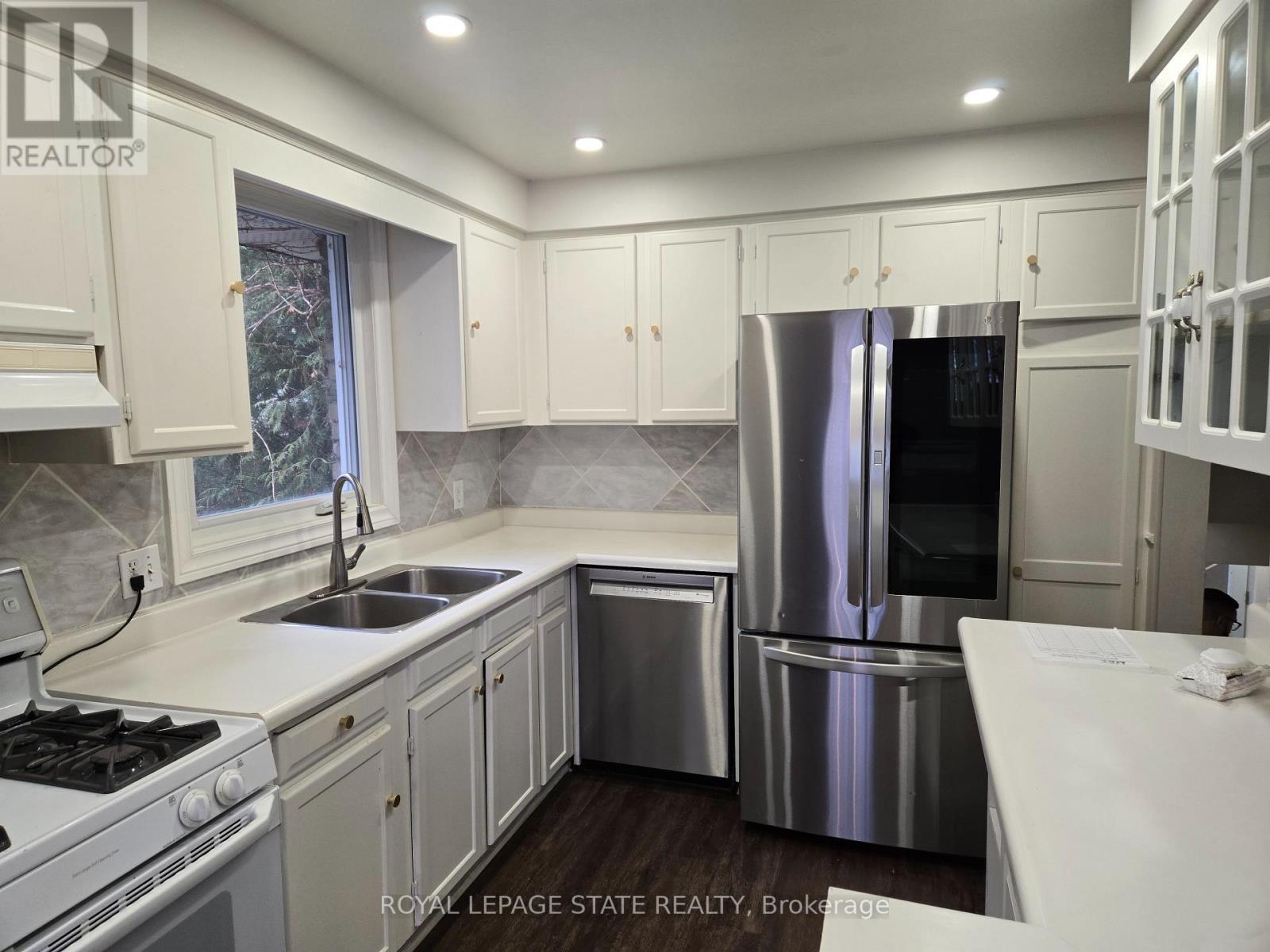 3 Governor Simcoe Drive, St. Catharines, Ontario  L2N 3J1 - Photo 7 - X12826482