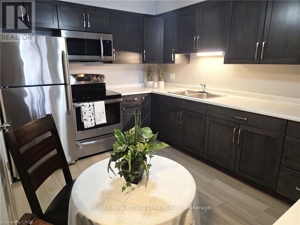 106 - 565 Greenfield Avenue, Kitchener, Ontario  N2C 2P3 - Photo 6 - X12826498