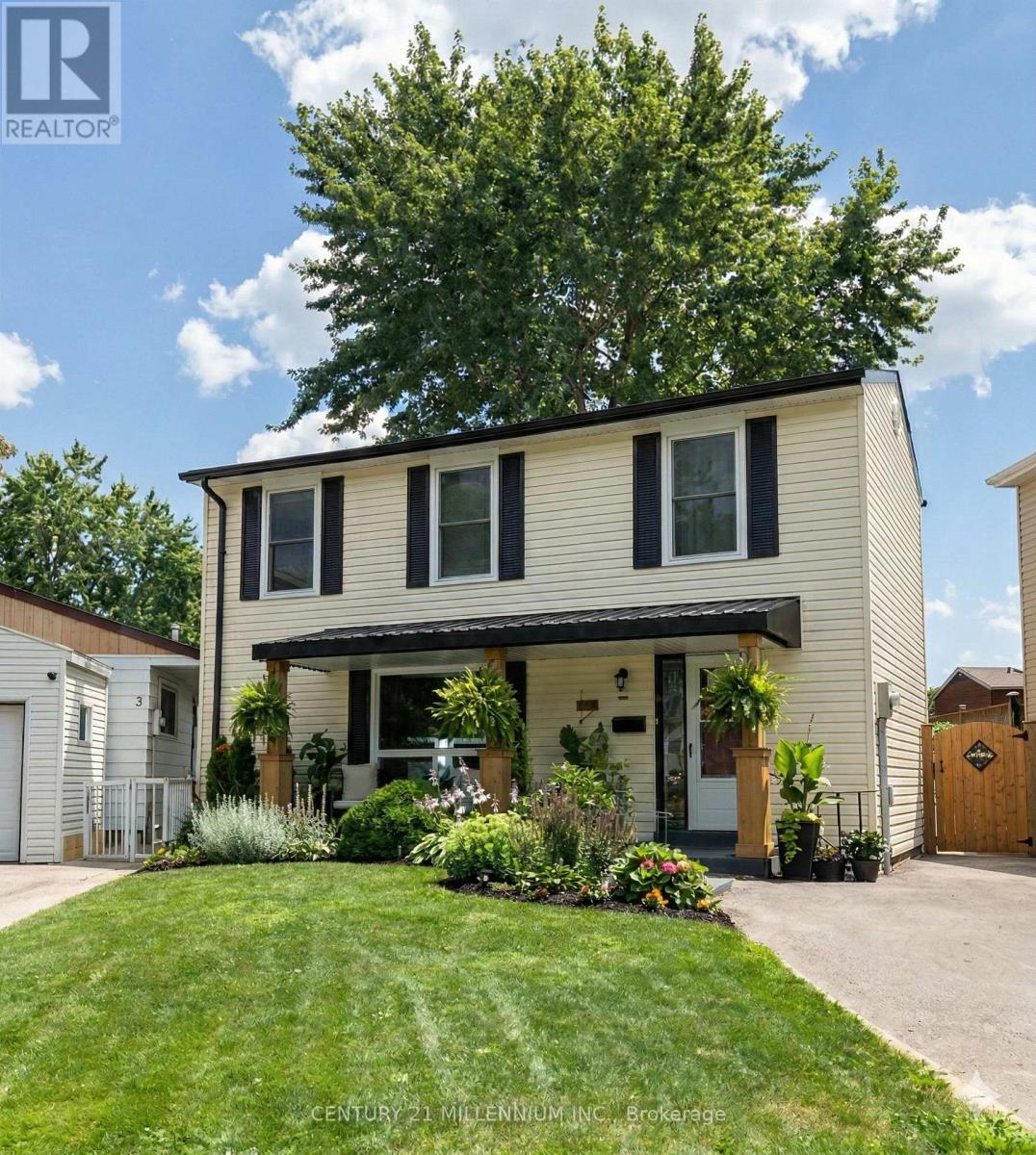 4 HEATHERSIDE COURT, Brampton, Ontario