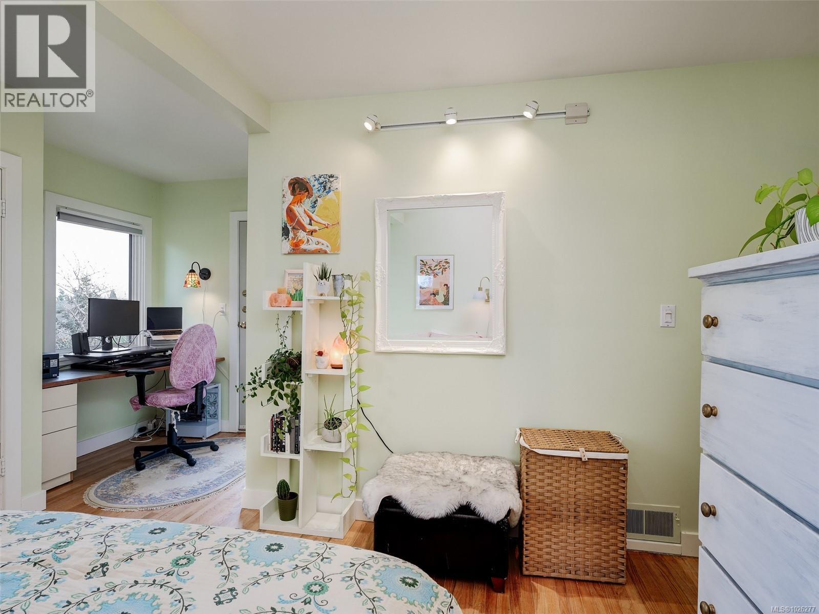 2649 Avebury Ave, Victoria, British Columbia  V8R 3W3 - Photo 12 - 1026277