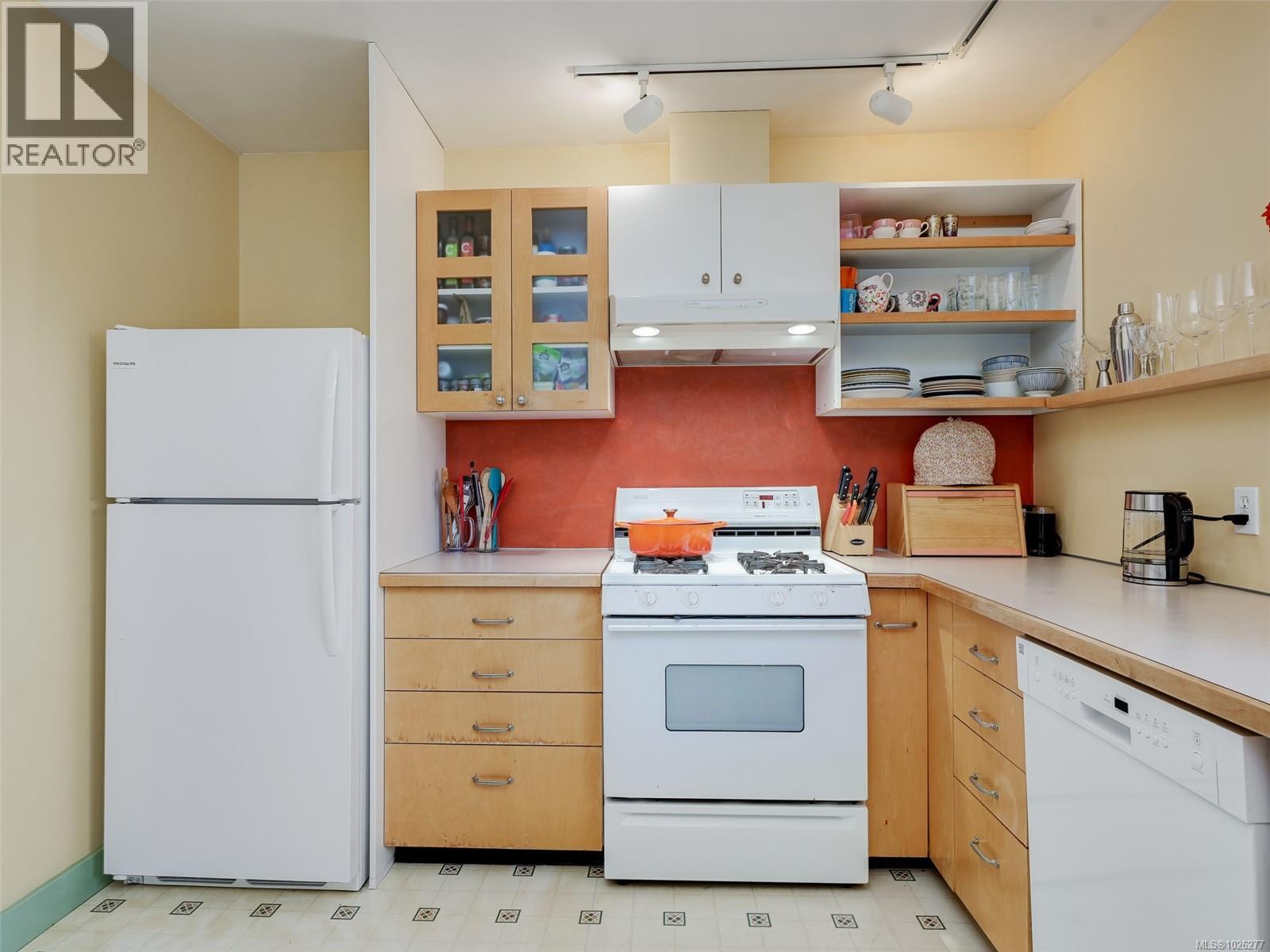 2649 Avebury Ave, Victoria, British Columbia  V8R 3W3 - Photo 7 - 1026277