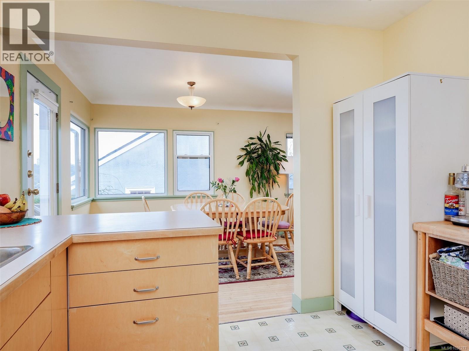 2649 Avebury Ave, Victoria, British Columbia  V8R 3W3 - Photo 6 - 1026277