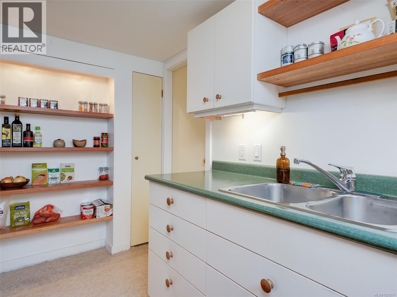 2649 Avebury Ave, Victoria, British Columbia  V8R 3W3 - Photo 18 - 1026277