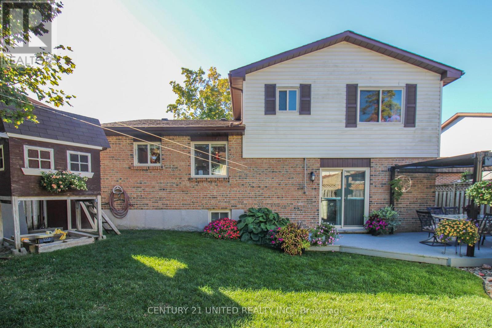 2216 Kawartha Heights Boulevard, Peterborough (Monaghan Ward 2), Ontario  K9K 1P4 - Photo 3 - X12826594