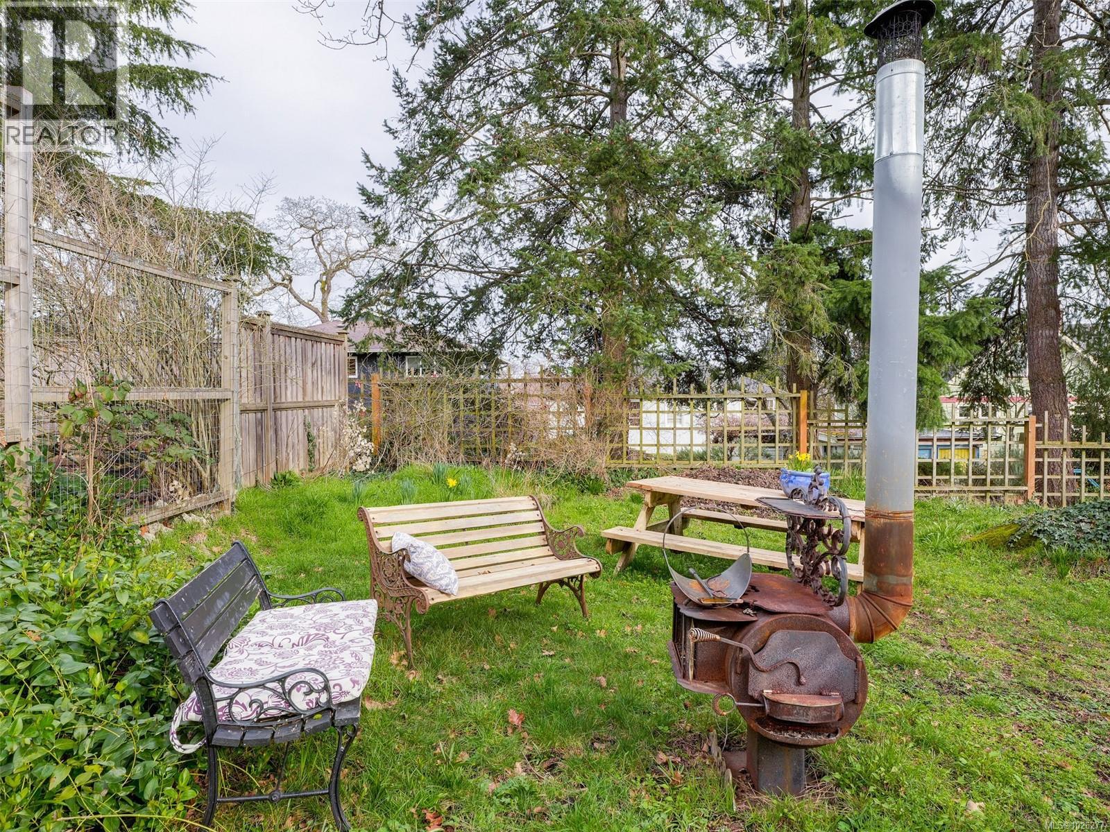 2649 Avebury Ave, Victoria, British Columbia  V8R 3W3 - Photo 25 - 1026277