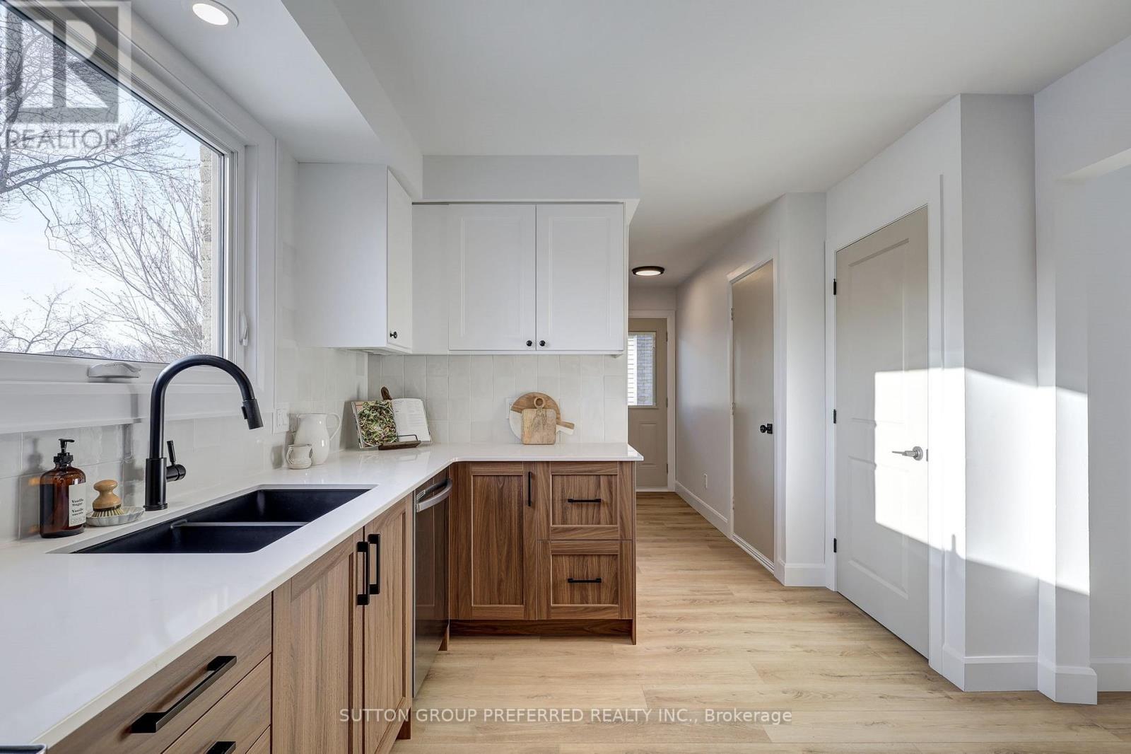 35 Rostherne Crescent, London South, Ontario  N6E 1Y3 - Photo 12 - X12826714