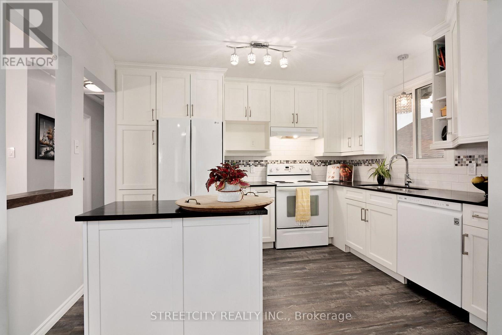 22 Erica Crescent S, London South, Ontario  N6E 3P4 - Photo 13 - X12826770