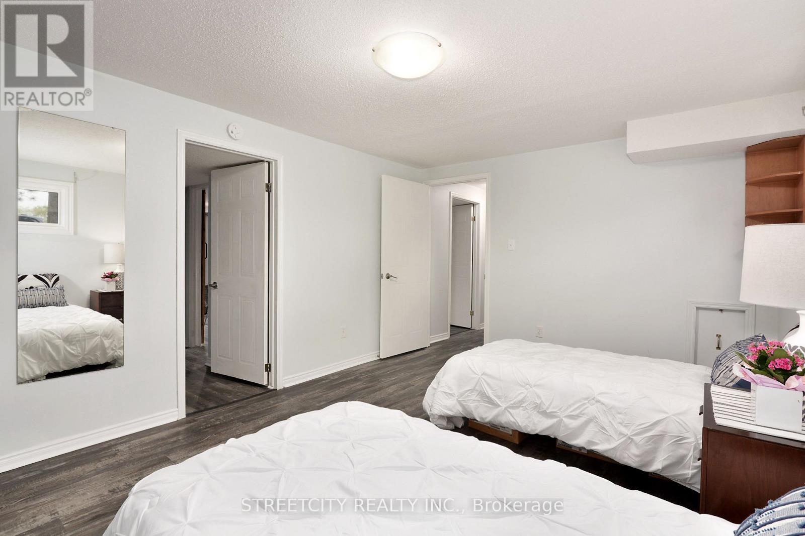 22 Erica Crescent S, London South, Ontario  N6E 3P4 - Photo 25 - X12826770