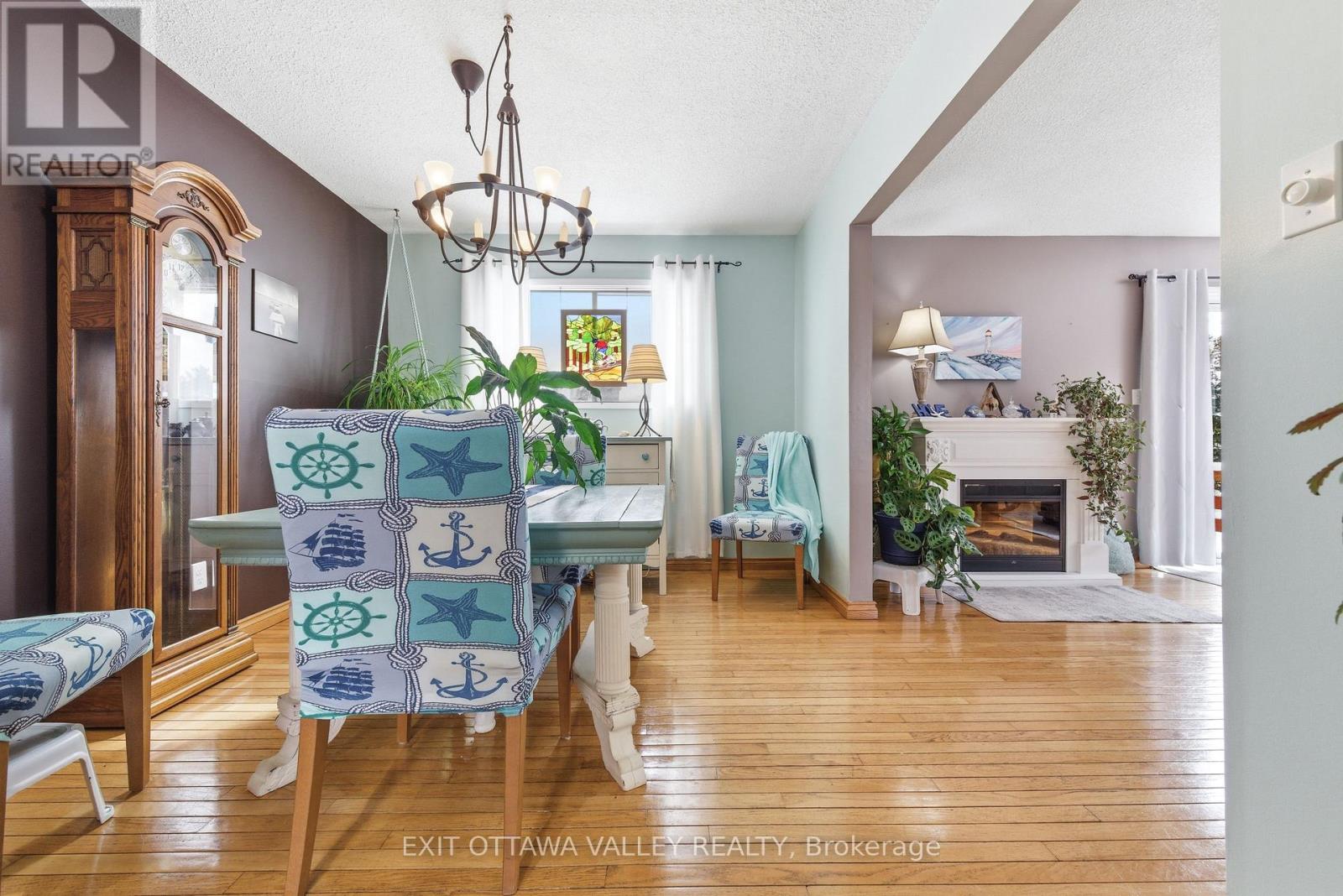 38 Thomas Street, Deep River, Ontario  K0J 1P0 - Photo 10 - X12826786