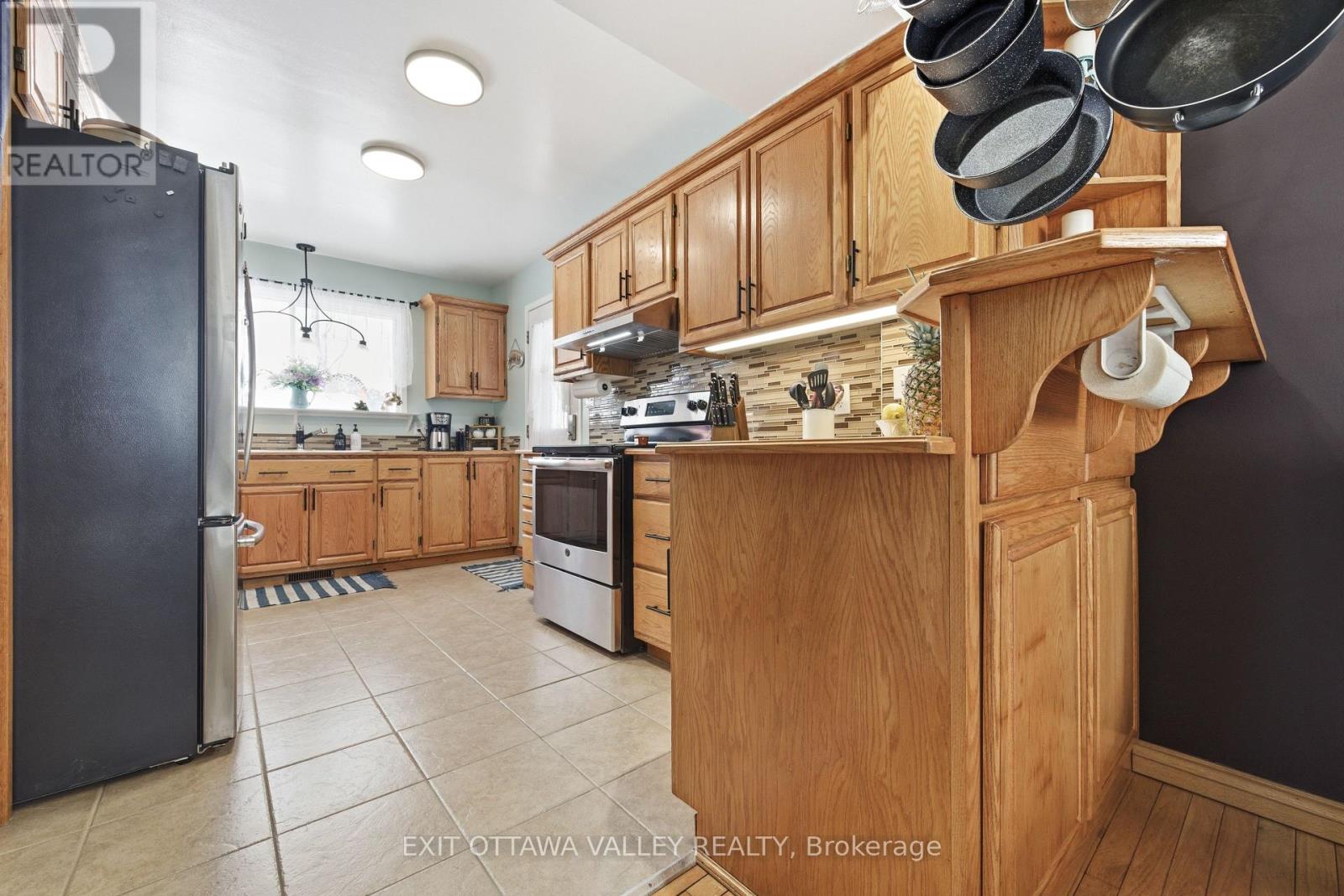 38 Thomas Street, Deep River, Ontario  K0J 1P0 - Photo 11 - X12826786