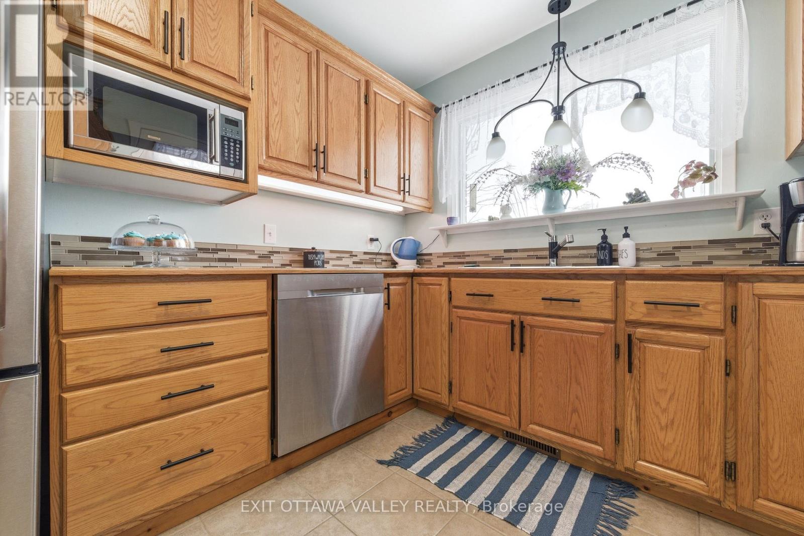 38 Thomas Street, Deep River, Ontario  K0J 1P0 - Photo 14 - X12826786