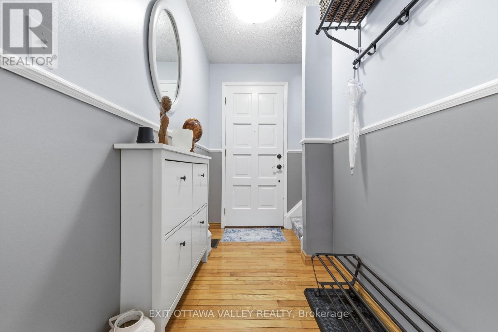 38 Thomas Street, Deep River, Ontario  K0J 1P0 - Photo 2 - X12826786