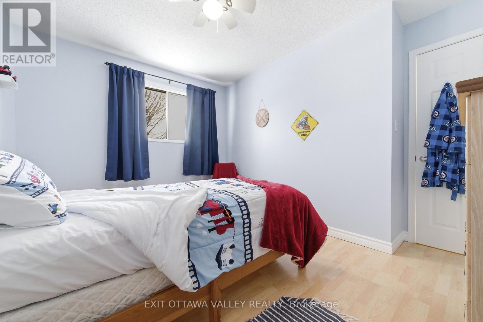 38 Thomas Street, Deep River, Ontario  K0J 1P0 - Photo 24 - X12826786