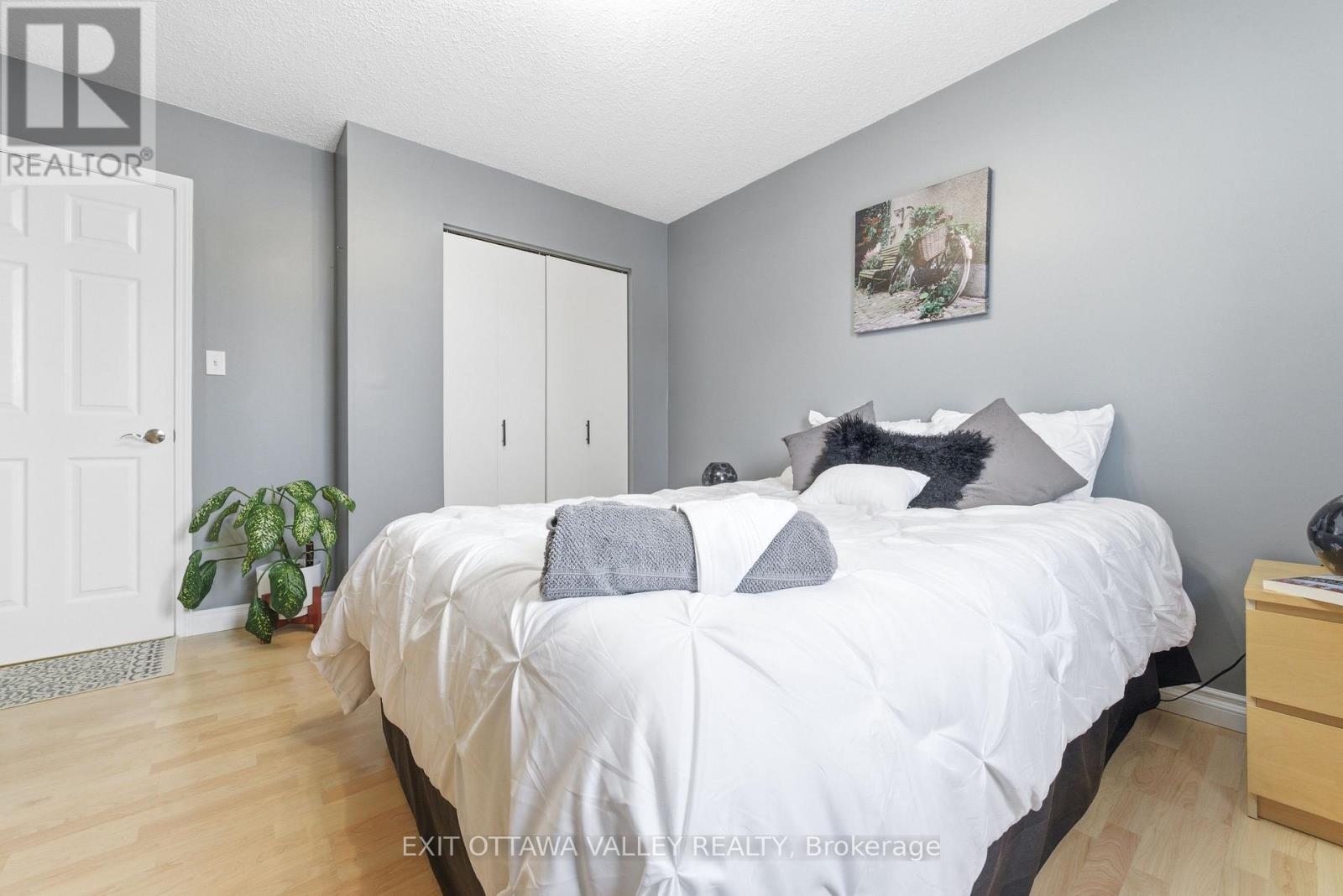 38 Thomas Street, Deep River, Ontario  K0J 1P0 - Photo 32 - X12826786