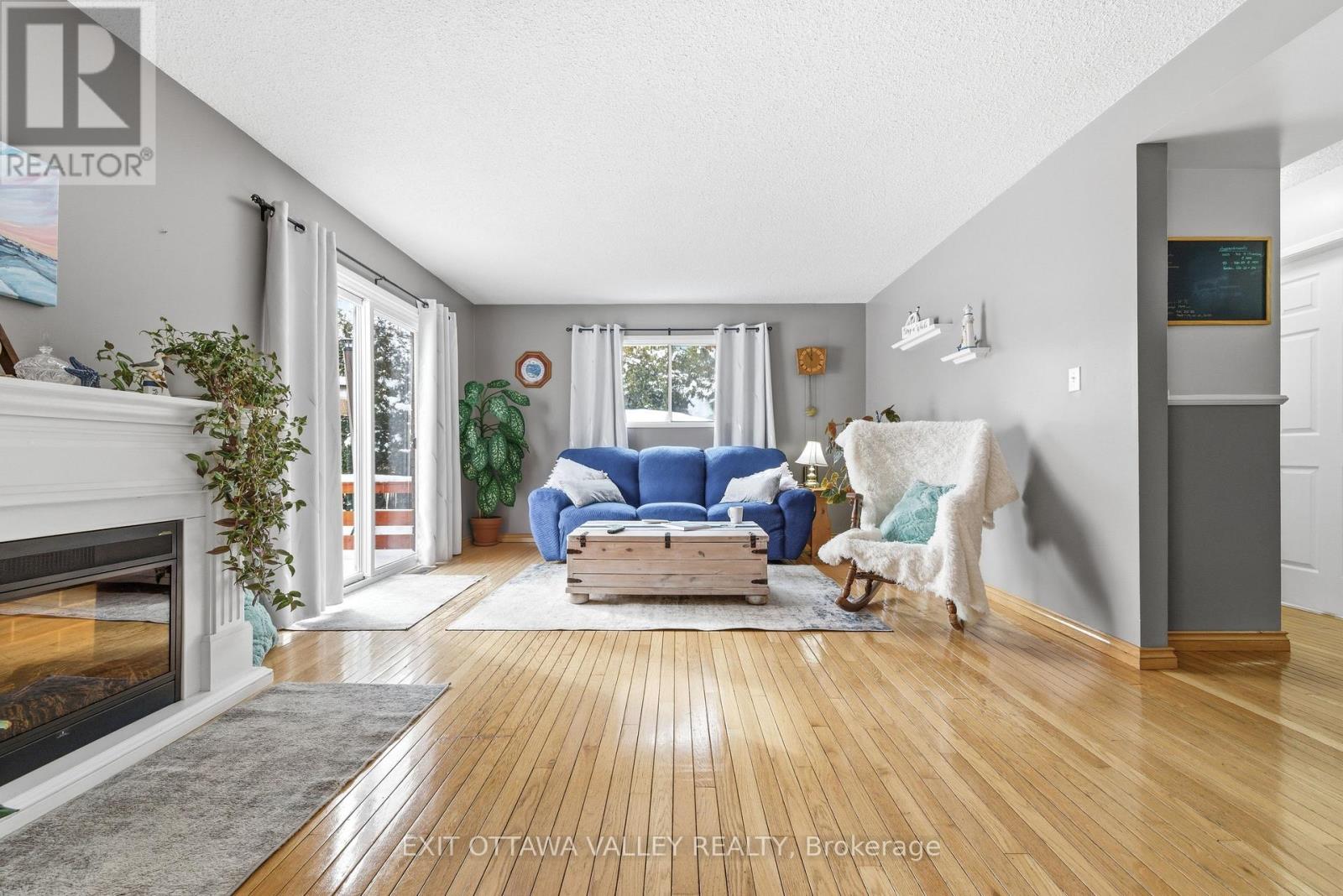 38 Thomas Street, Deep River, Ontario  K0J 1P0 - Photo 5 - X12826786