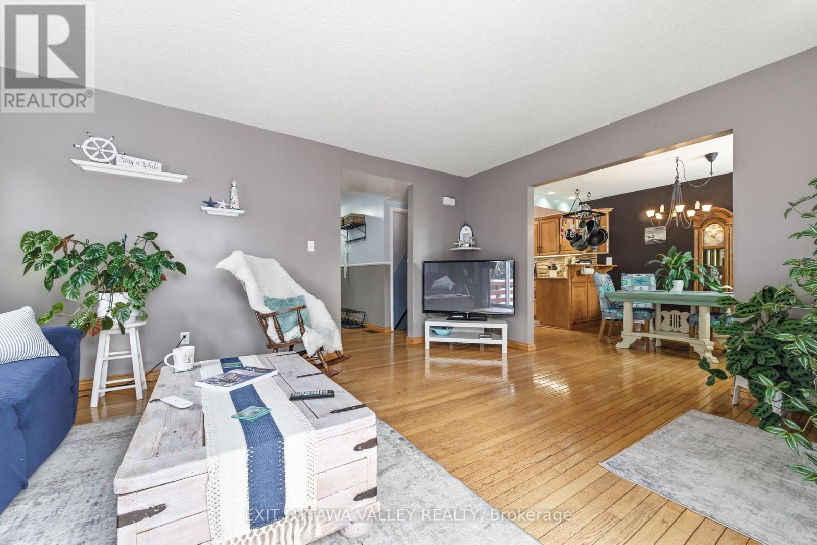 38 Thomas Street, Deep River, Ontario  K0J 1P0 - Photo 6 - X12826786