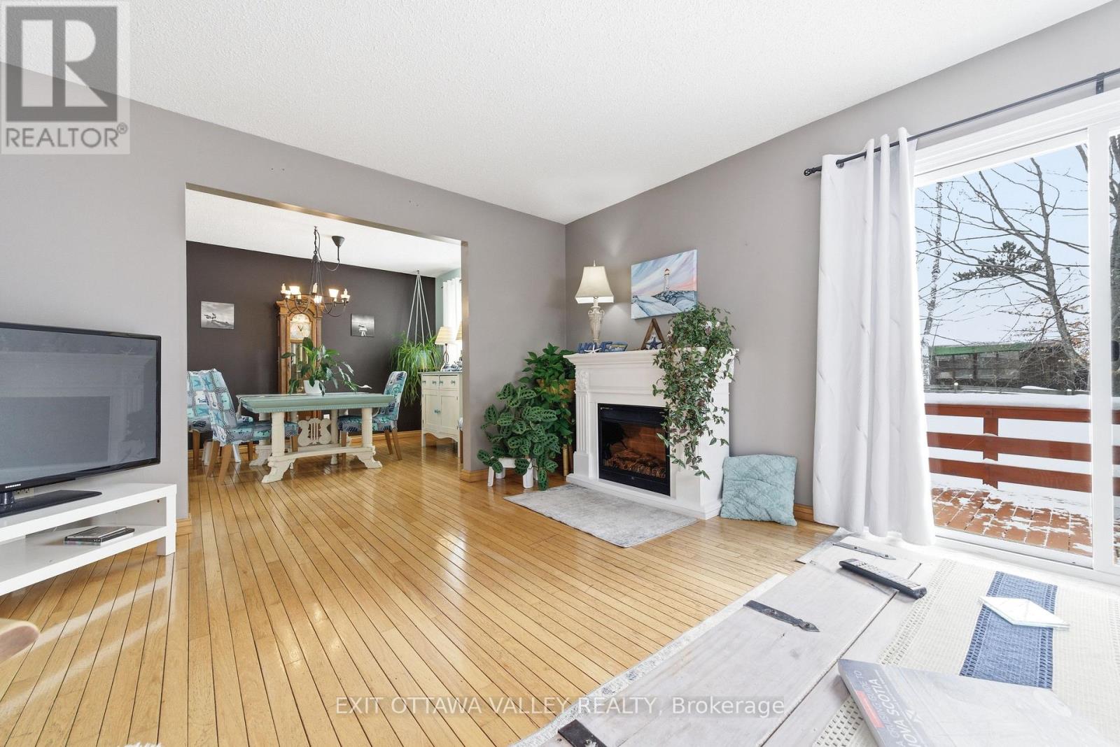 38 Thomas Street, Deep River, Ontario  K0J 1P0 - Photo 7 - X12826786