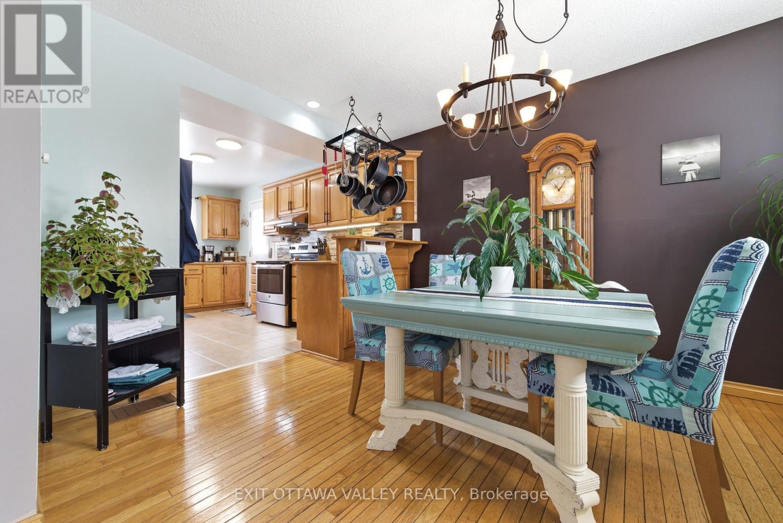 38 Thomas Street, Deep River, Ontario  K0J 1P0 - Photo 9 - X12826786