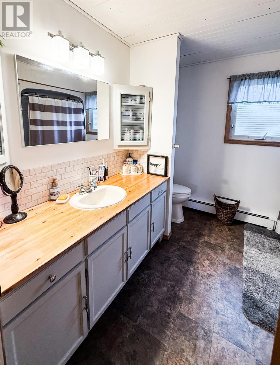 8 John St, Ear Falls, Ontario  P0V 1T0 - Photo 7 - TB2600060