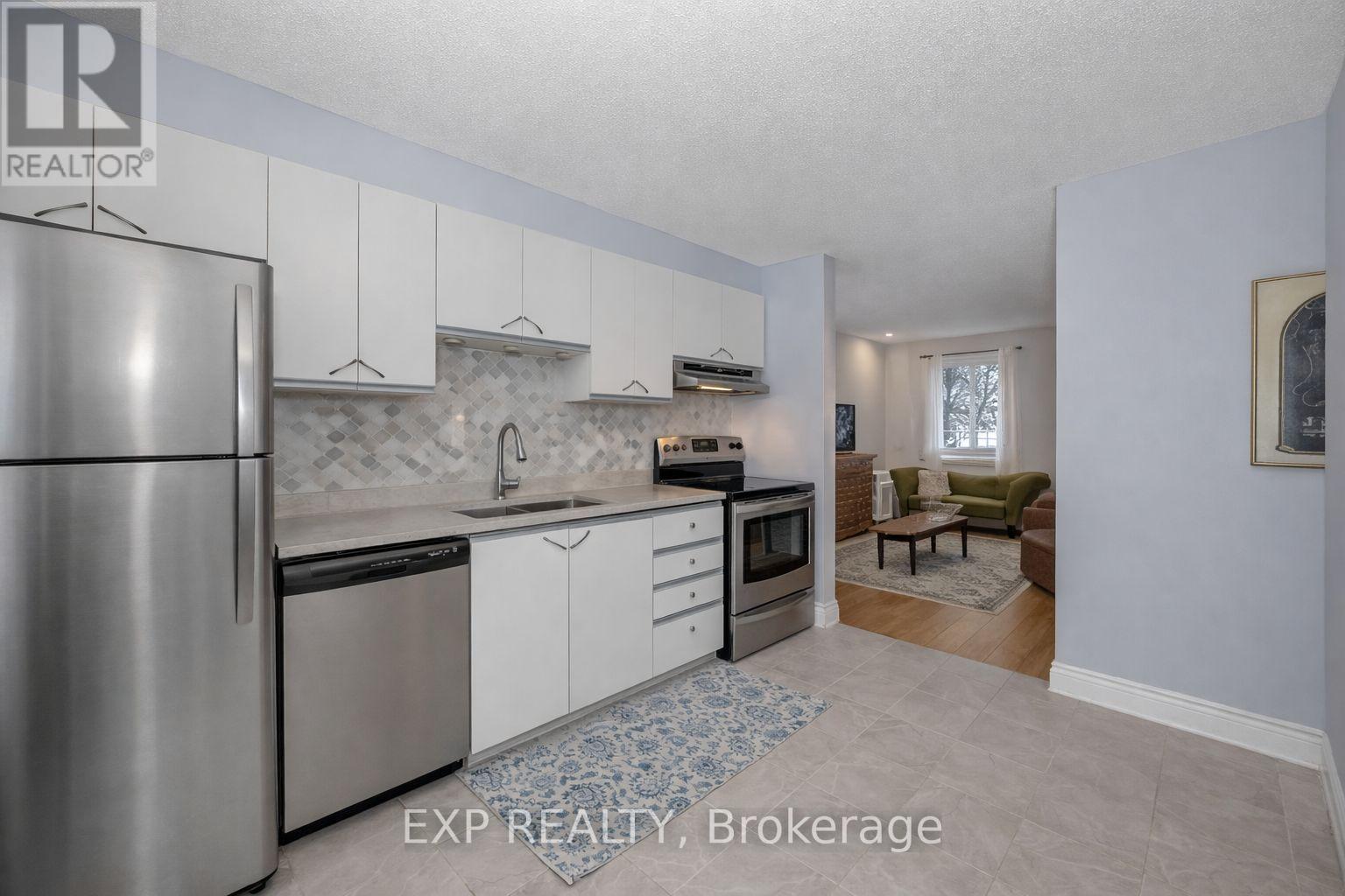 48 Castlegreen Private, Ottawa, Ontario  K1T 3N4 - Photo 7 - X12826572