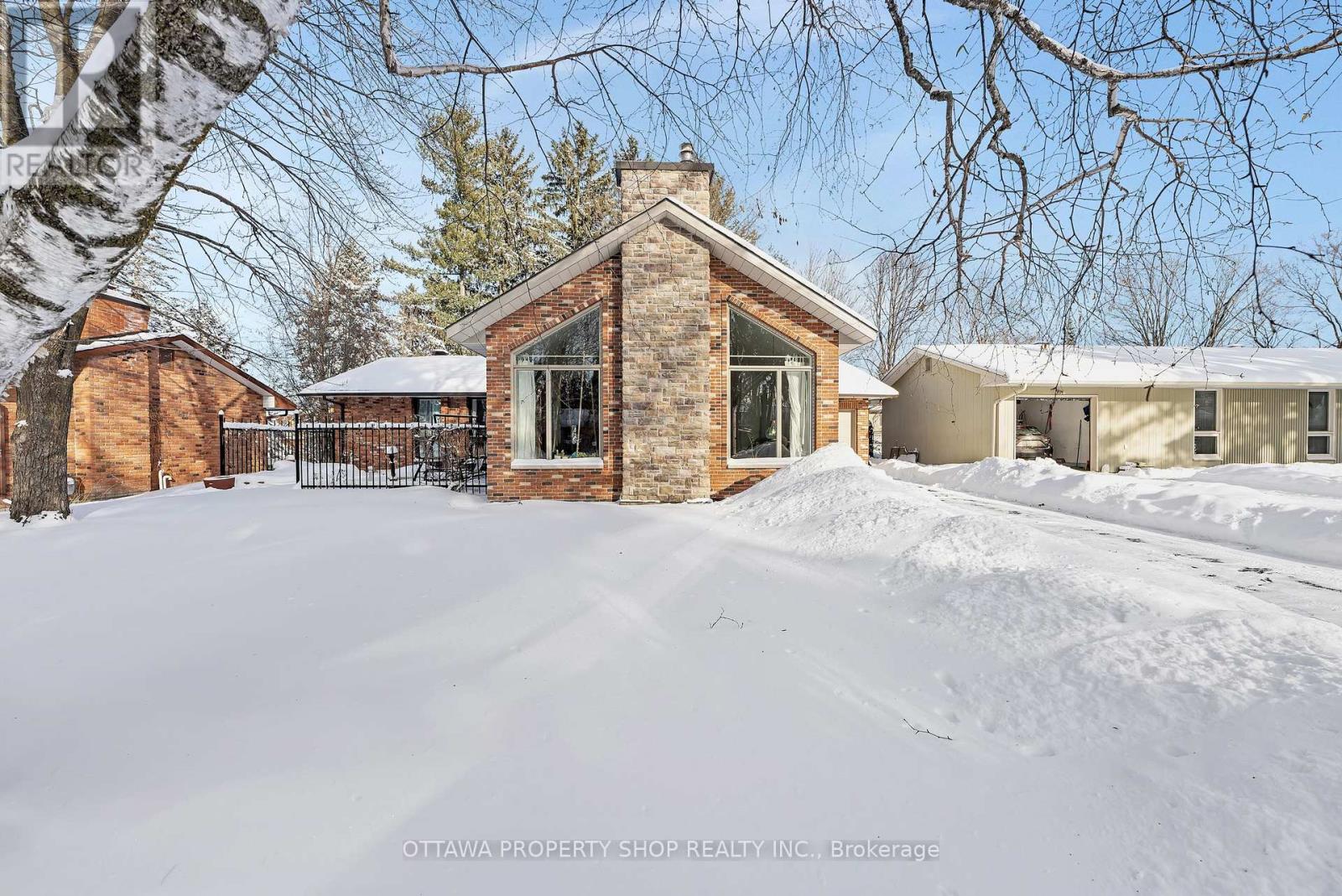 33 Rutherford Crescent, Ottawa, Ontario K2K 1N1 - Photo 2 - X12826662