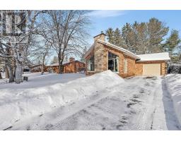 33 RUTHERFORD CRESCENT, Ottawa, Ontario