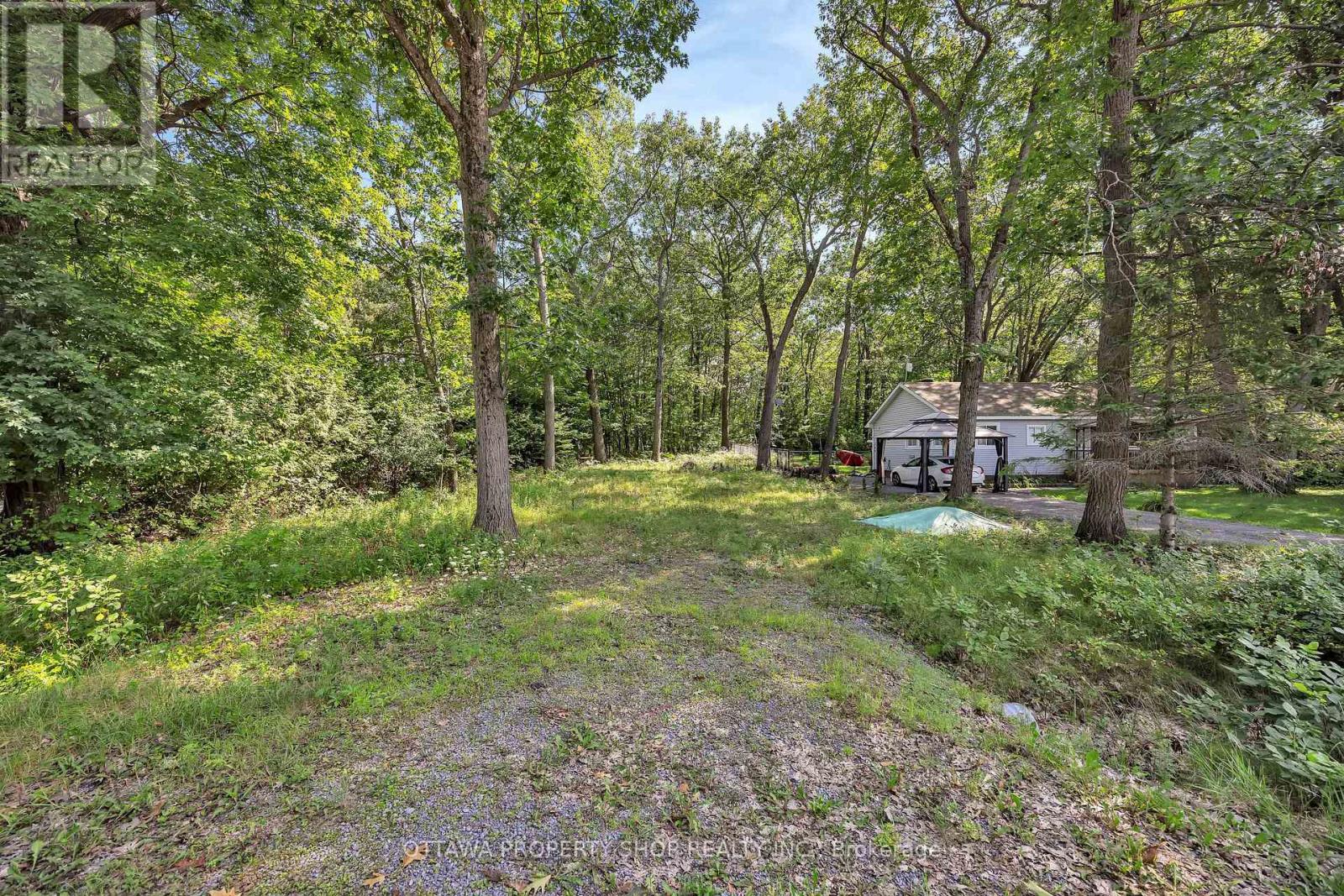 675 BAYVIEW DRIVE, Ottawa, Ontario