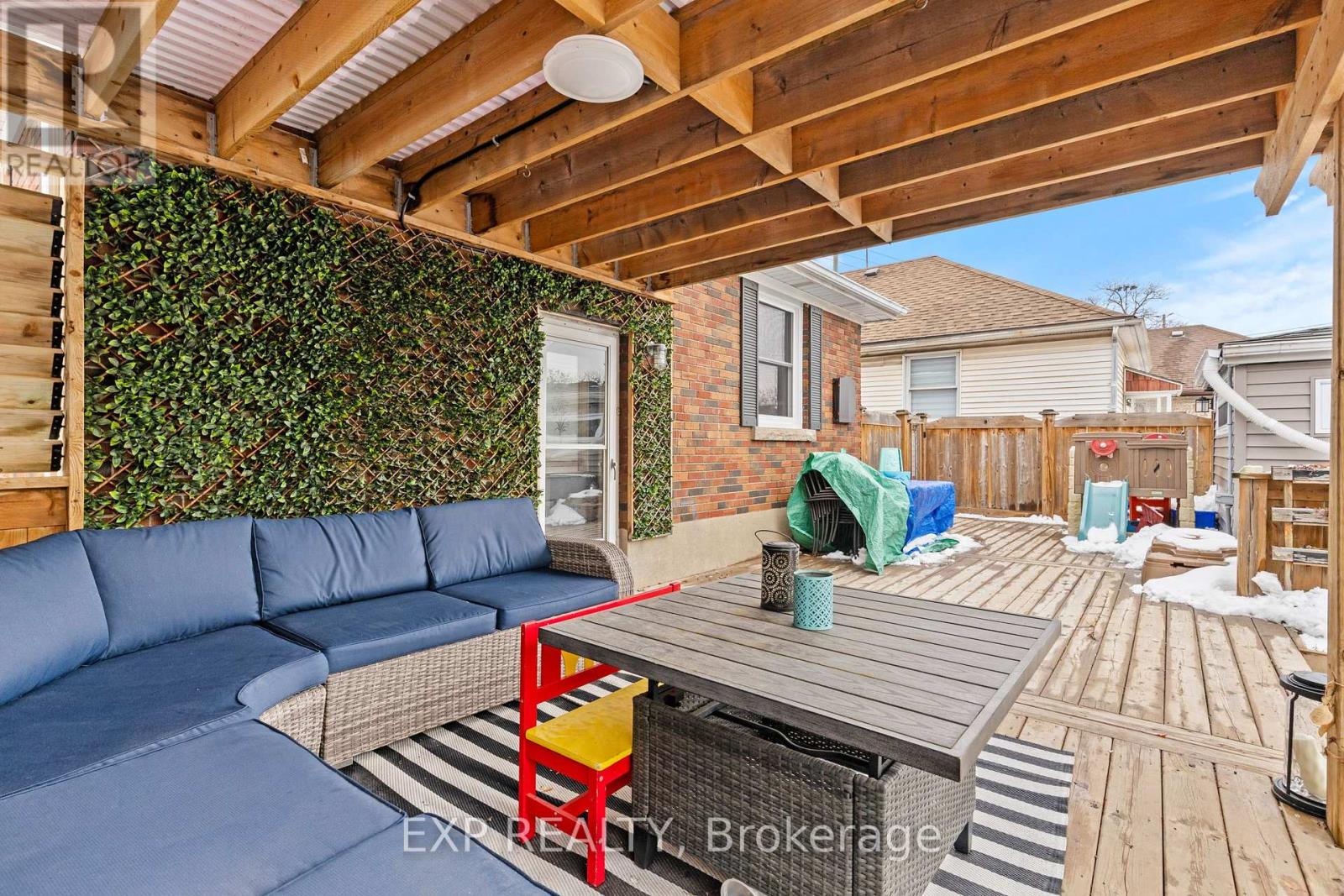 14 Dunlop Drive, St. Catharines (Downtown), Ontario  L2R 1A3 - Photo 38 - X12826582