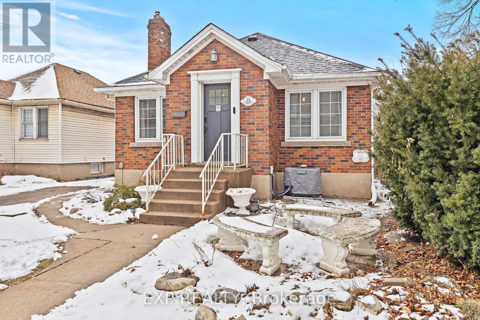 14 Dunlop Drive, St. Catharines (Downtown), Ontario  L2R 1A3 - Photo 4 - X12826582