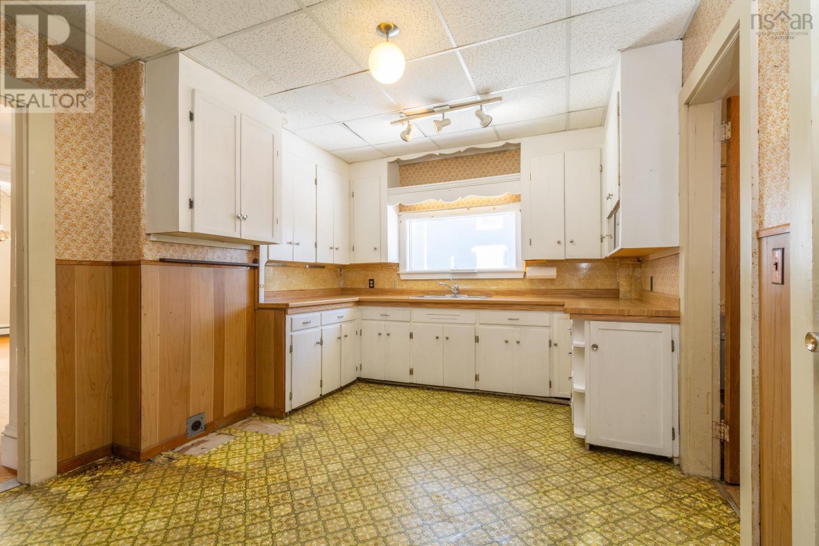 48 Albert Street, Yarmouth, Nova Scotia  B5A 3N6 - Photo 10 - 202603492