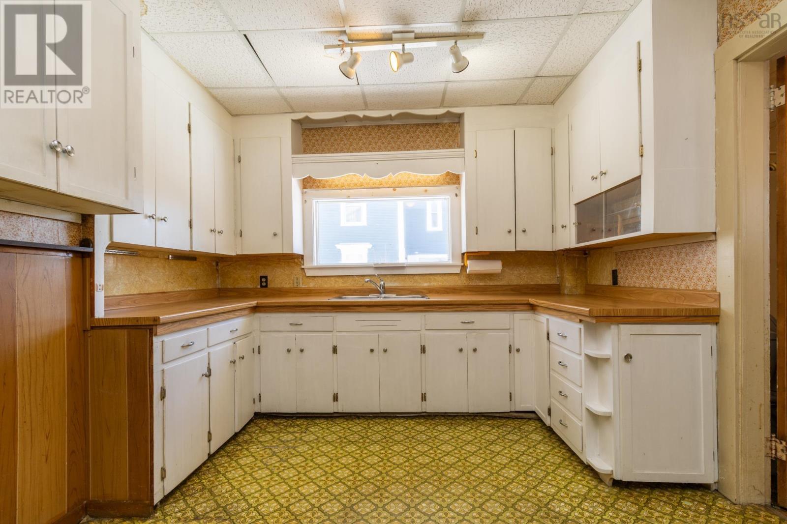 48 Albert Street, Yarmouth, Nova Scotia  B5A 3N6 - Photo 11 - 202603492