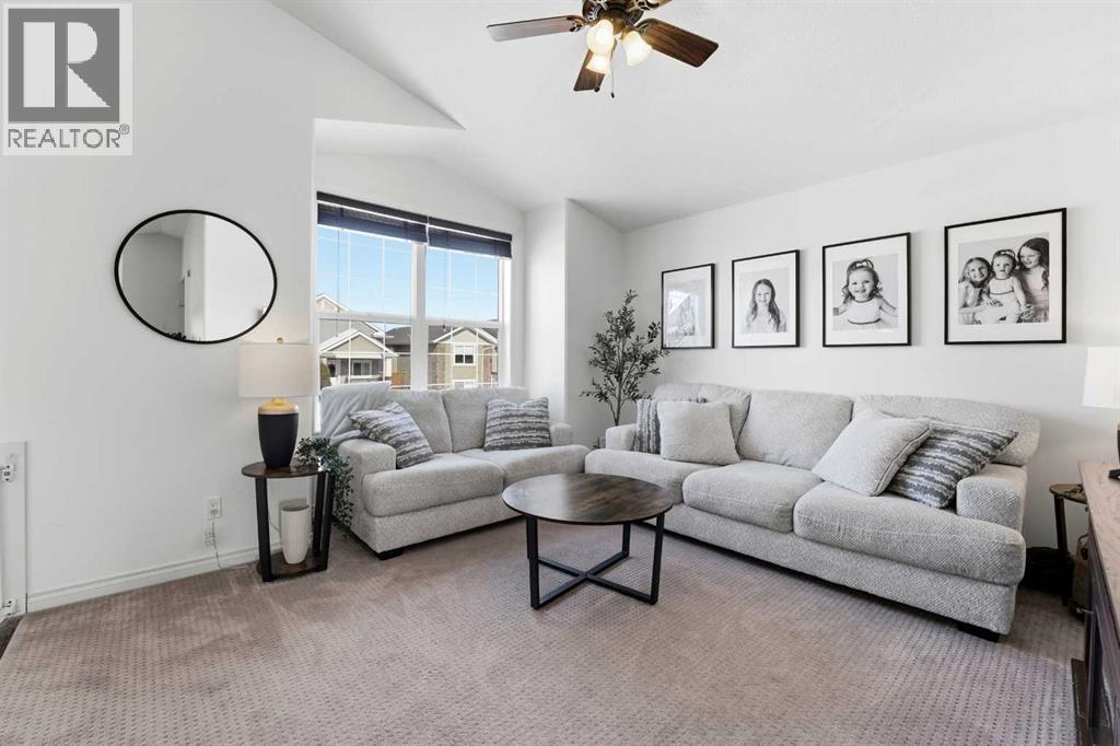 6 Harvest Close, Penhold, Alberta  T0M 1R0 - Photo 4 - A2288523