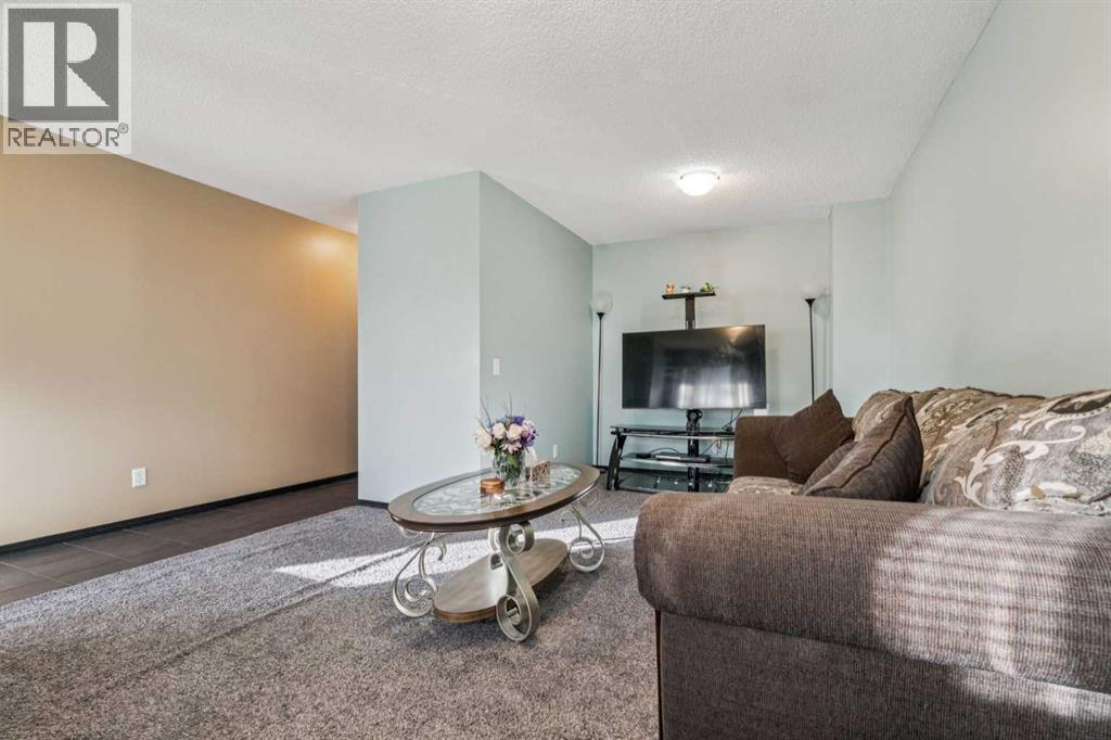 110 Eversyde Common Sw, Calgary, Alberta  T2Y 4Z6 - Photo 9 - A2284417
