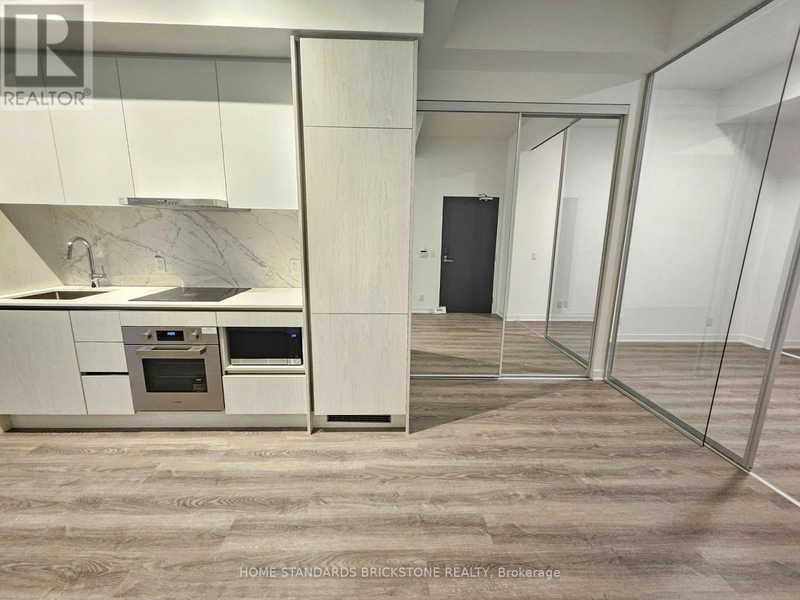 502 - 180 Front Street E, Toronto (Moss Park), Ontario  M5A 0A9 - Photo 2 - C12826646