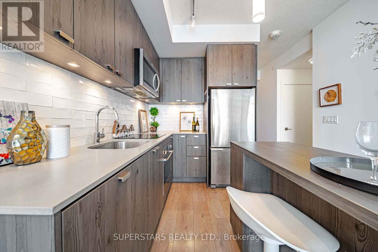 2008 - 56 Forest Manor Road, Toronto, Ontario  M2J 0E5 - Photo 9 - C12826726