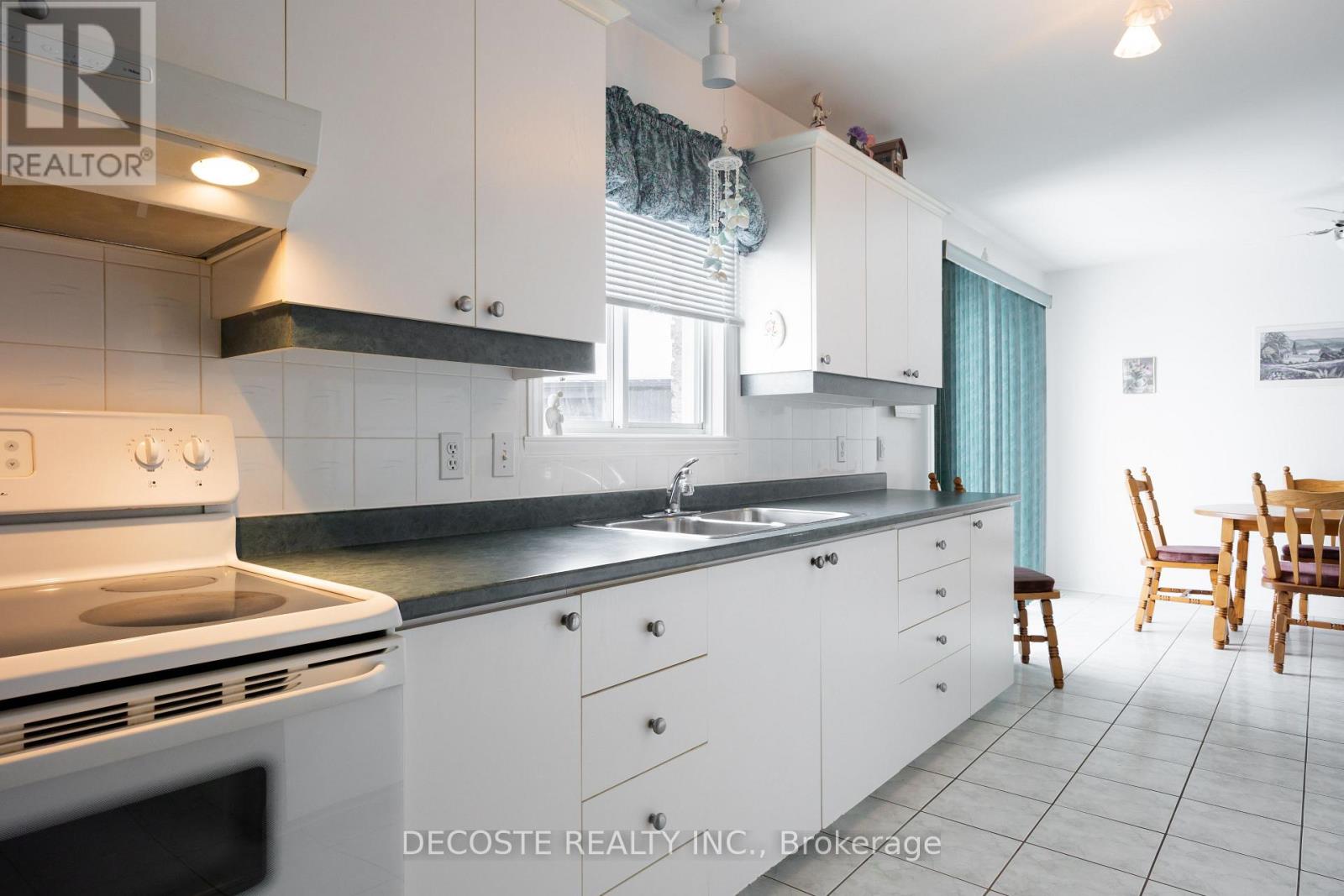 35 Sandfield Avenue N, North Glengarry, Ontario  K0C 1A0 - Photo 11 - X12826598