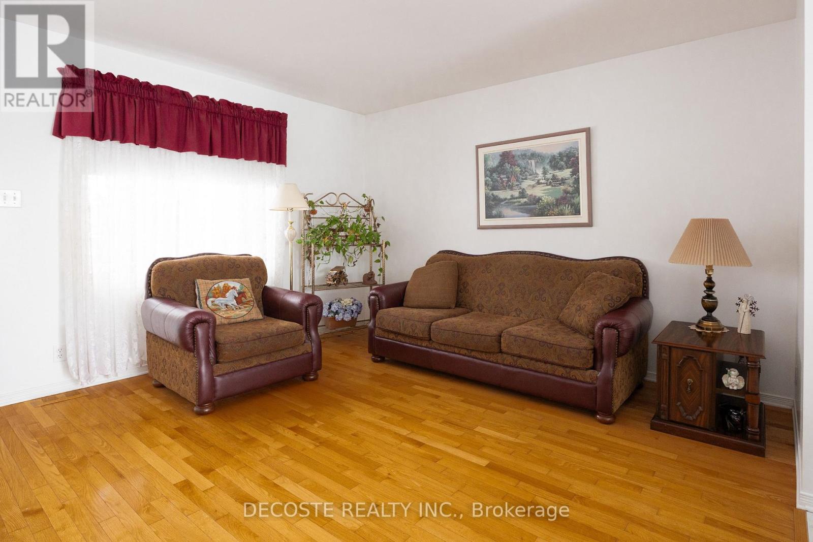 35 Sandfield Avenue N, North Glengarry, Ontario  K0C 1A0 - Photo 2 - X12826598