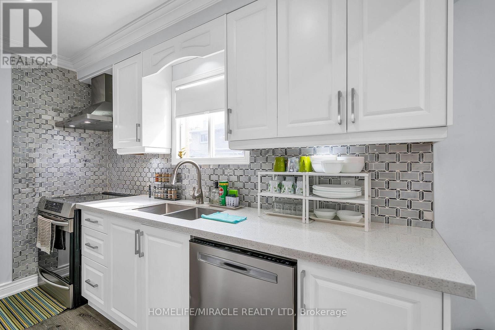 7 Houghton Court, Whitby, Ontario  L1N 8G9 - Photo 10 - E12826552