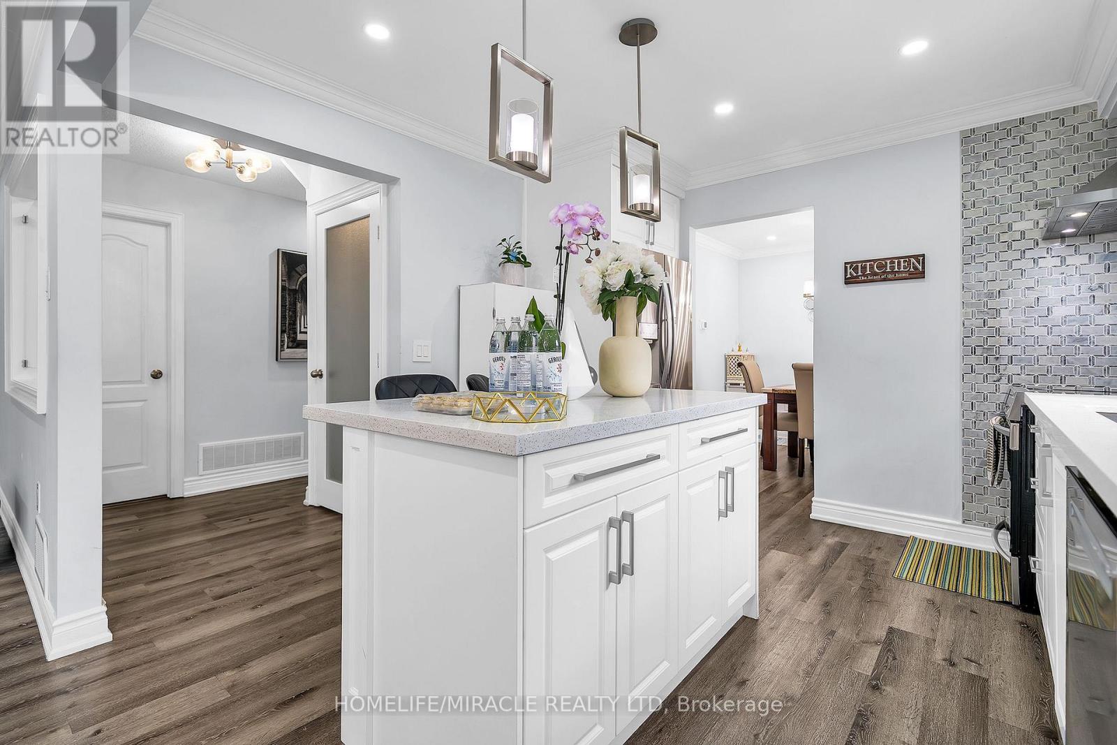 7 Houghton Court, Whitby, Ontario  L1N 8G9 - Photo 11 - E12826552