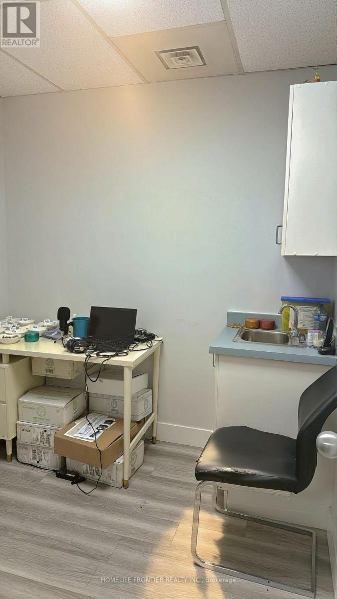 204 - 22 Richmond Street, Richmond Hill (Mill Pond), Ontario  L4C 3Y1 - Photo 10 - N12826542