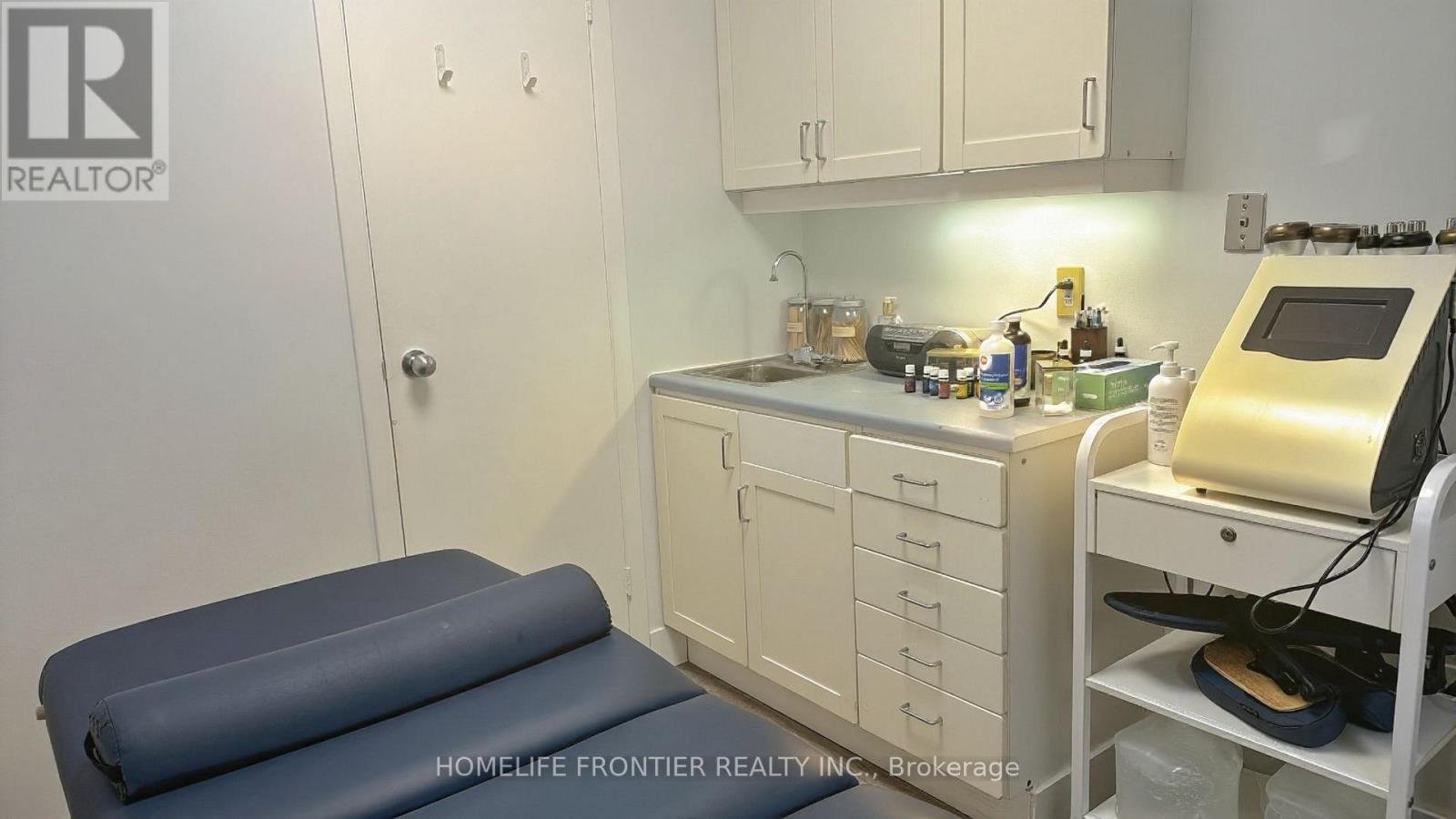 204 - 22 Richmond Street, Richmond Hill (Mill Pond), Ontario  L4C 3Y1 - Photo 11 - N12826542