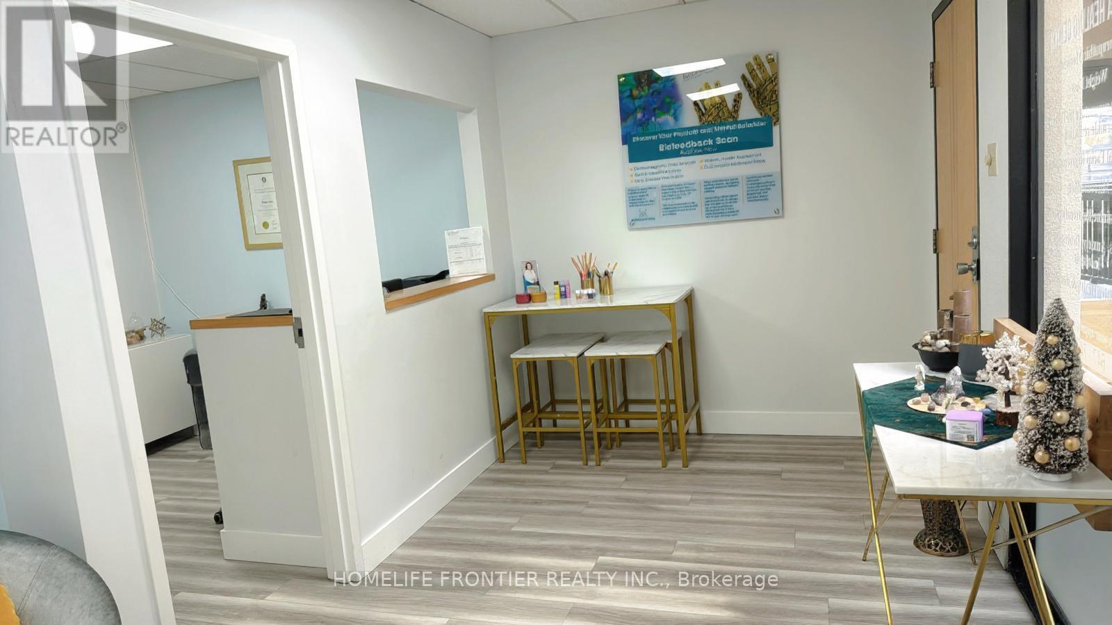 204 - 22 Richmond Street, Richmond Hill (Mill Pond), Ontario  L4C 3Y1 - Photo 2 - N12826542