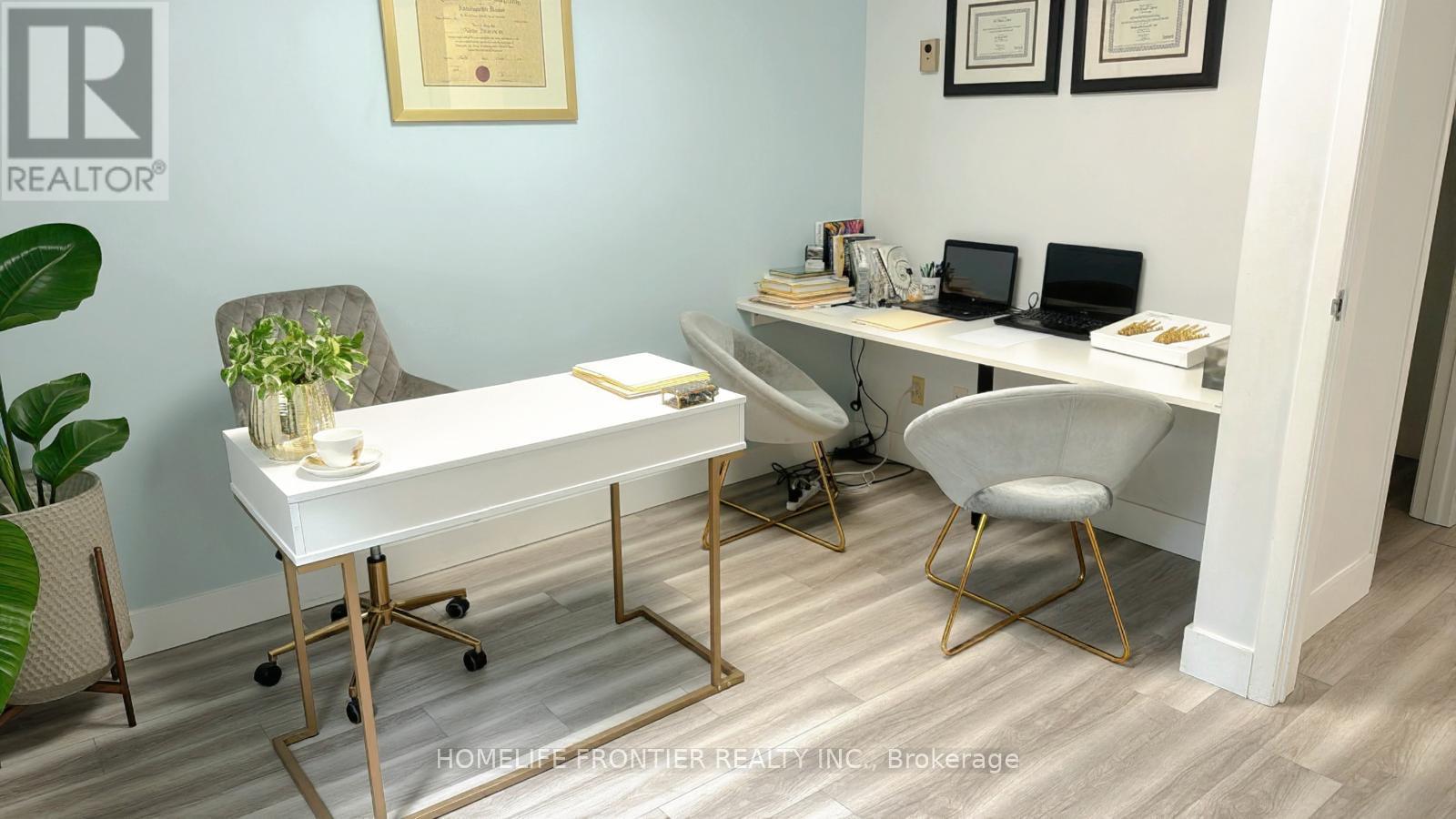 204 - 22 Richmond Street, Richmond Hill (Mill Pond), Ontario  L4C 3Y1 - Photo 3 - N12826542