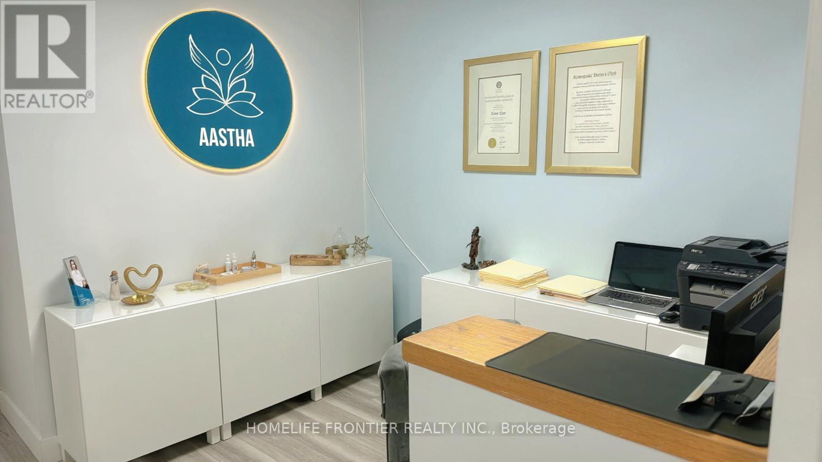 204 - 22 Richmond Street, Richmond Hill (Mill Pond), Ontario  L4C 3Y1 - Photo 4 - N12826542