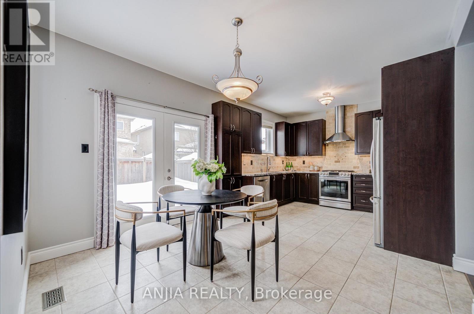 57 Nature Way Crescent, Newmarket, Ontario  L9N 0A7 - Photo 13 - N12826642