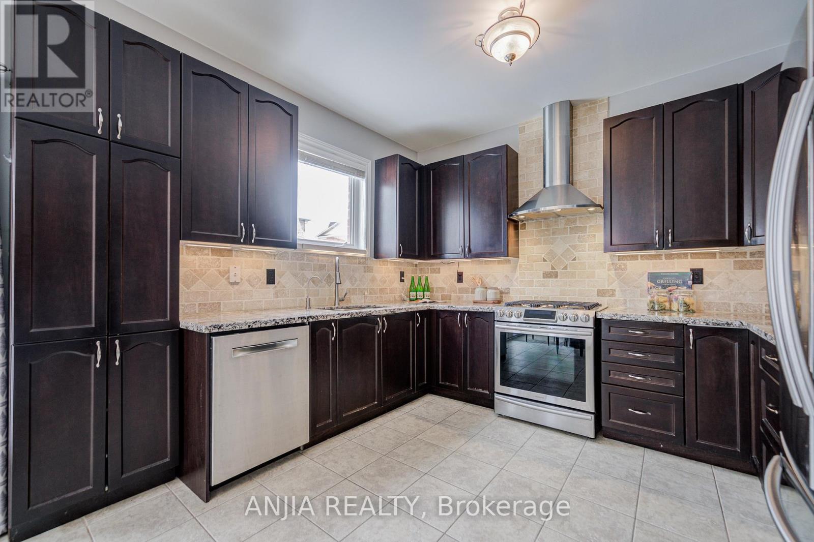 57 Nature Way Crescent, Newmarket, Ontario  L9N 0A7 - Photo 15 - N12826642