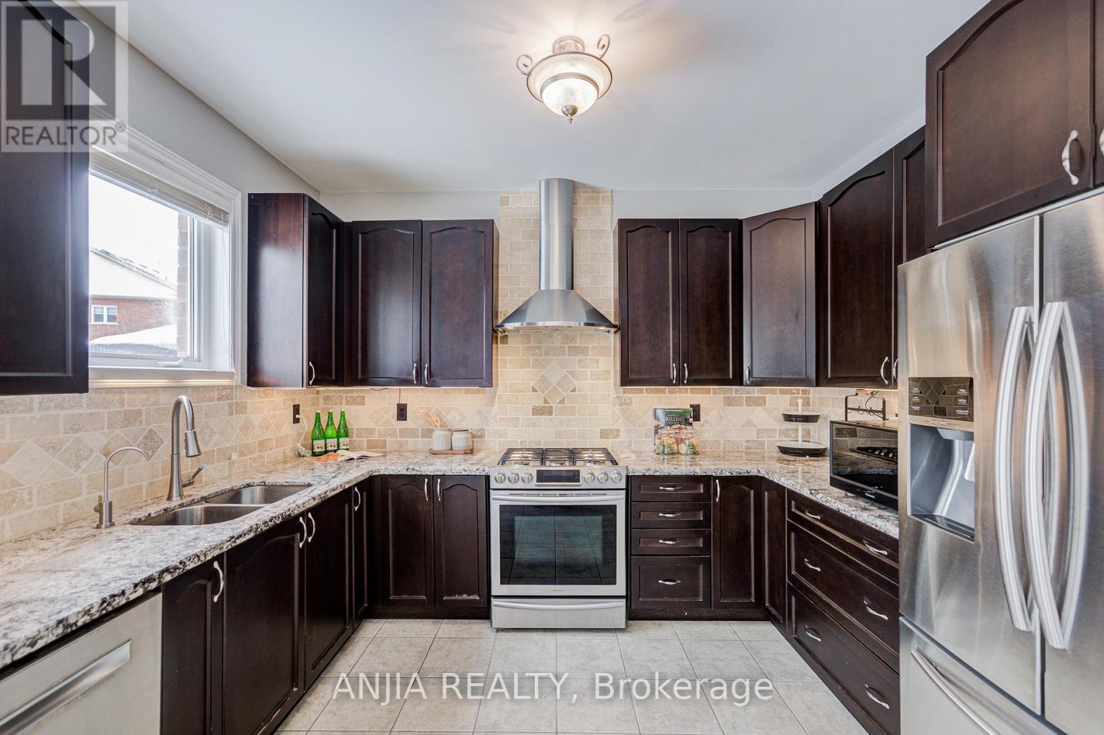 57 Nature Way Crescent, Newmarket, Ontario  L9N 0A7 - Photo 16 - N12826642