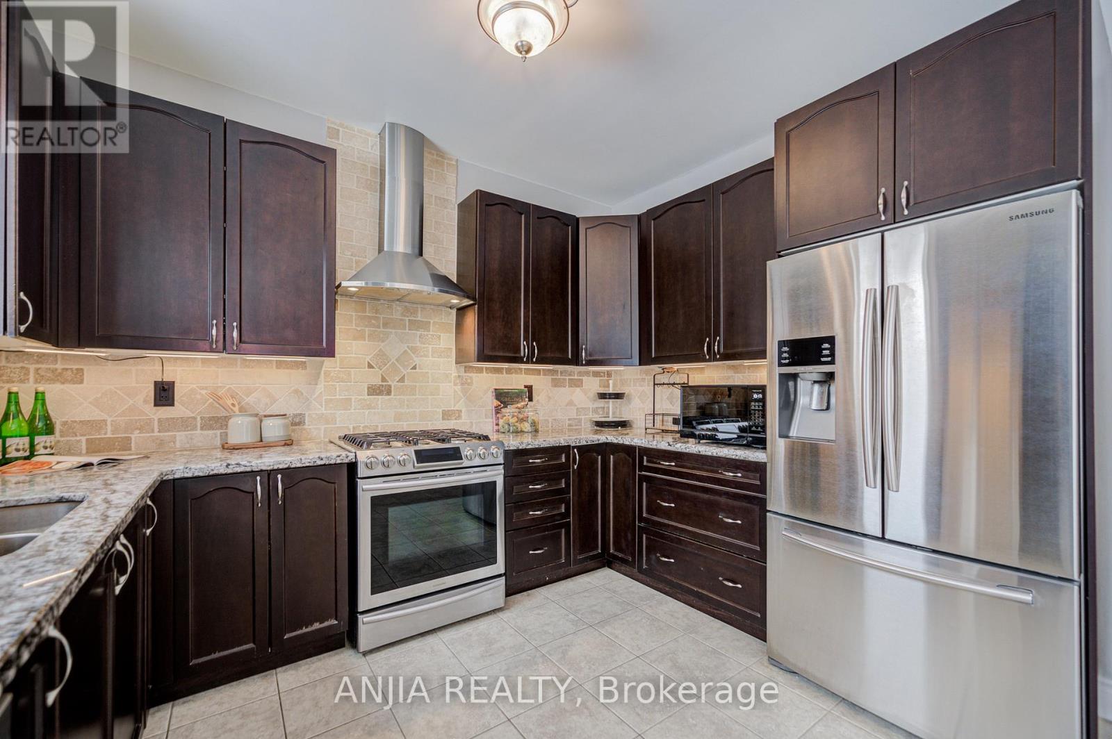 57 Nature Way Crescent, Newmarket, Ontario  L9N 0A7 - Photo 17 - N12826642