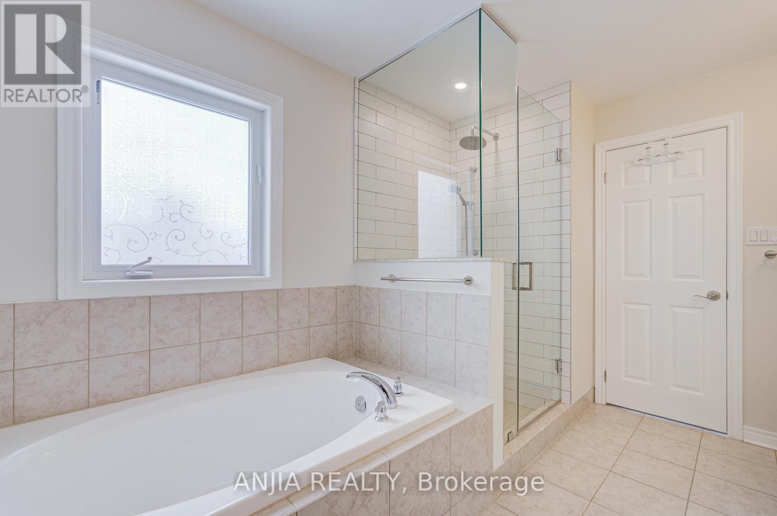 57 Nature Way Crescent, Newmarket, Ontario  L9N 0A7 - Photo 32 - N12826642