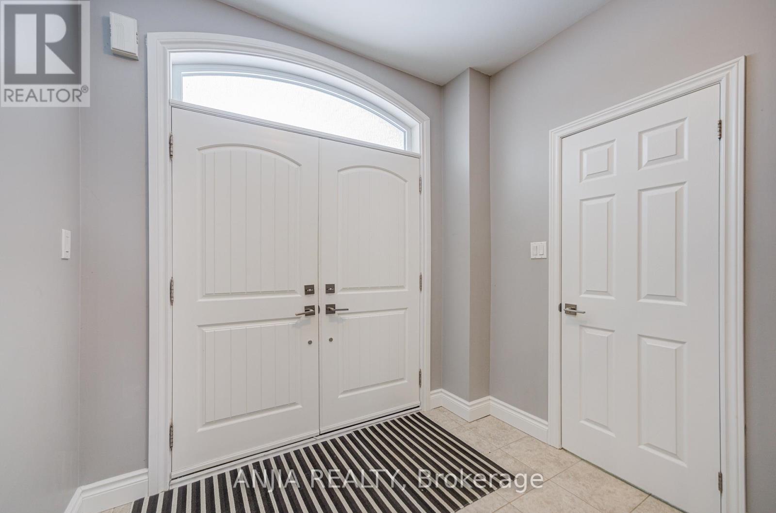 57 Nature Way Crescent, Newmarket, Ontario  L9N 0A7 - Photo 5 - N12826642